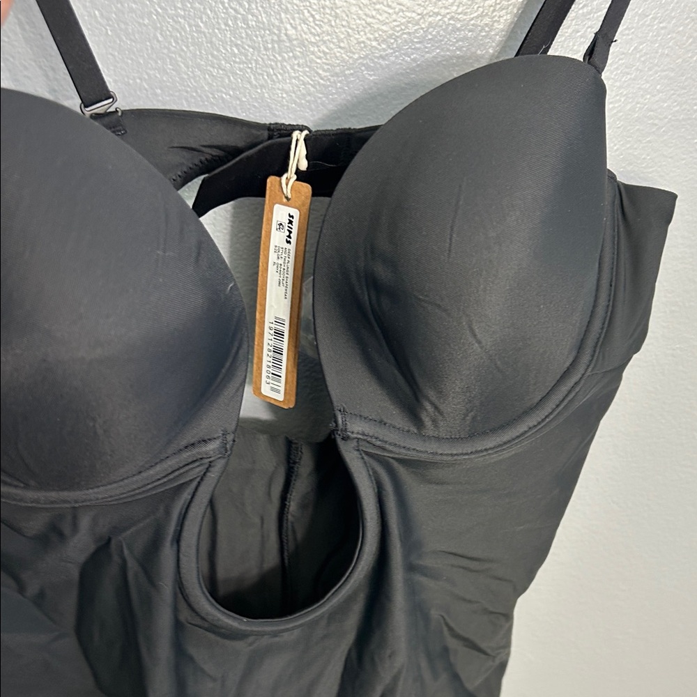 SKIMS black Bodysuit deep plunge shapewear - Picture 3 of 5
